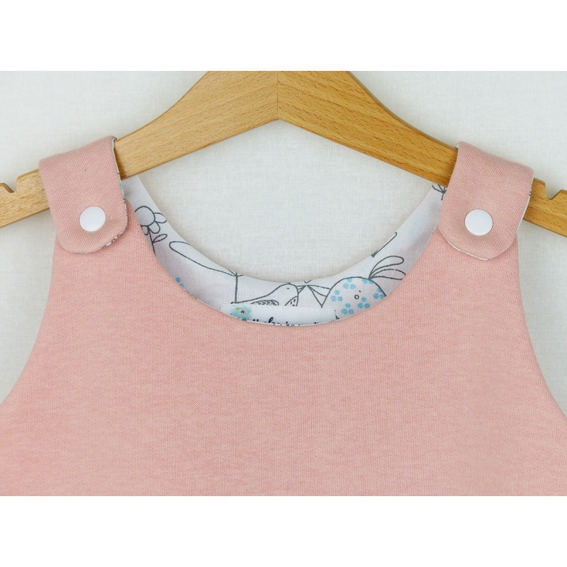 La jolie robe trap?�ze rose pour enfant