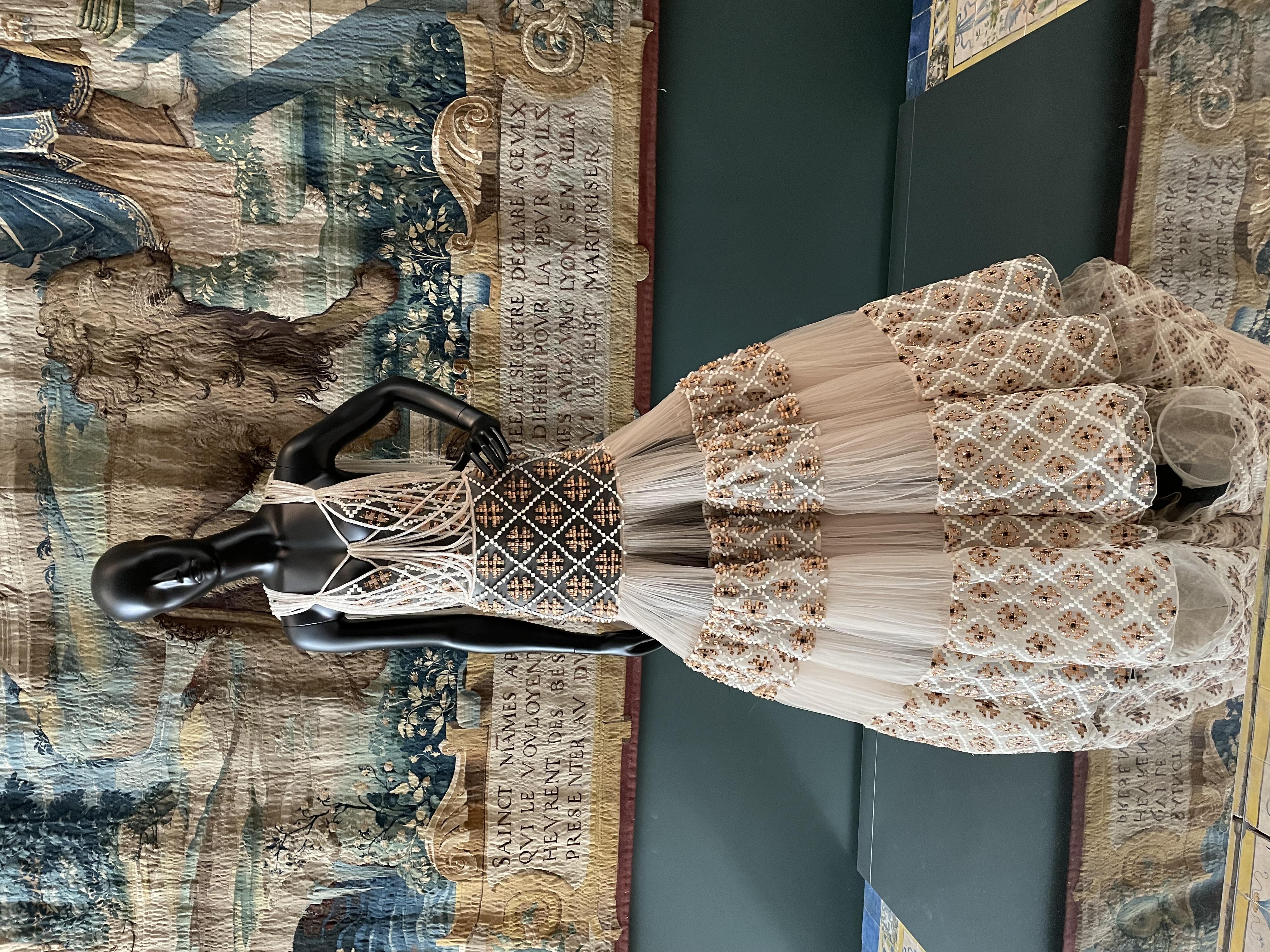 10-Robe en tulle brodé Fendi-Louvre Couture