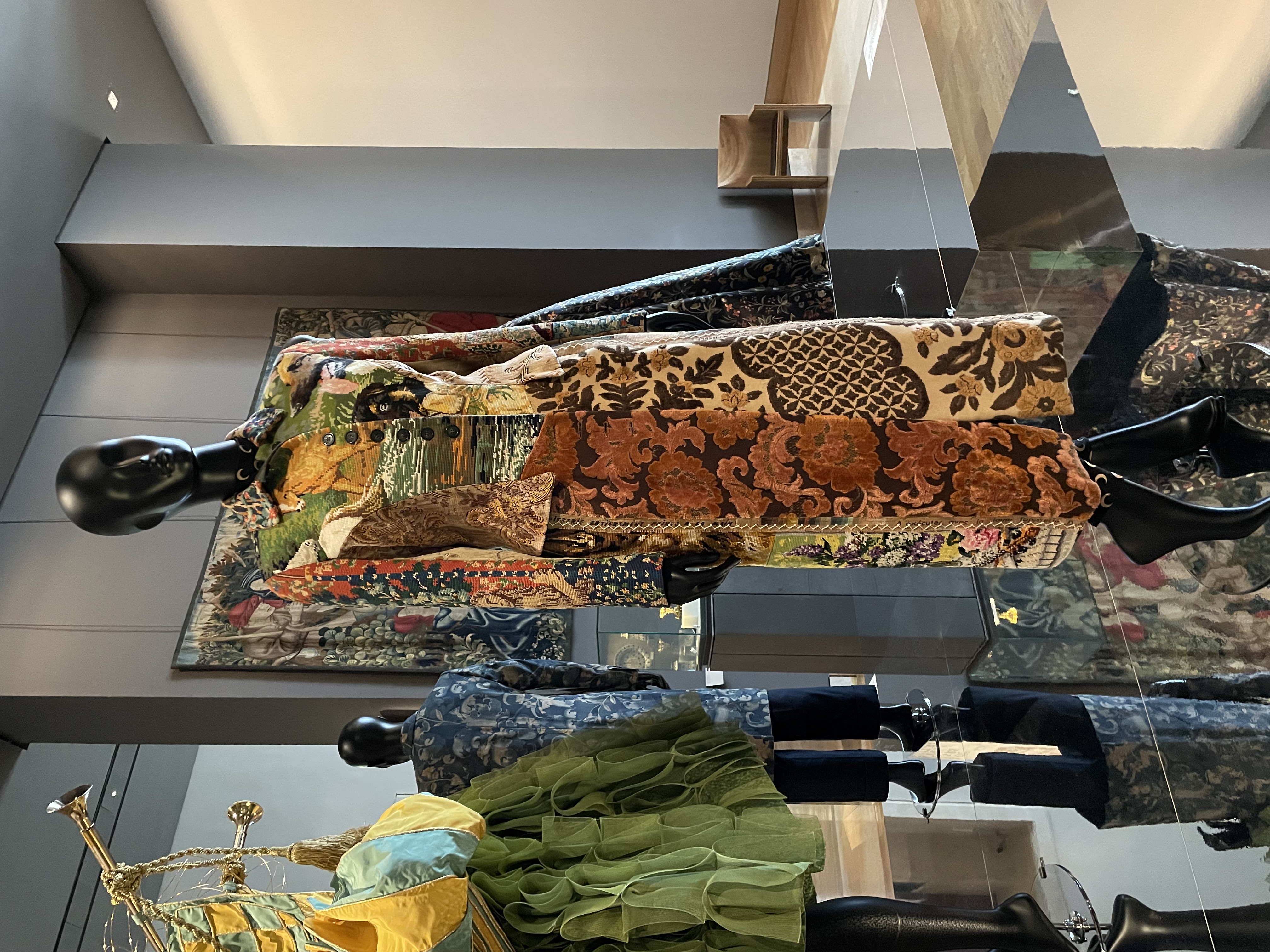 7-Manteau en canevas et tapis upcyclés Marine Serre