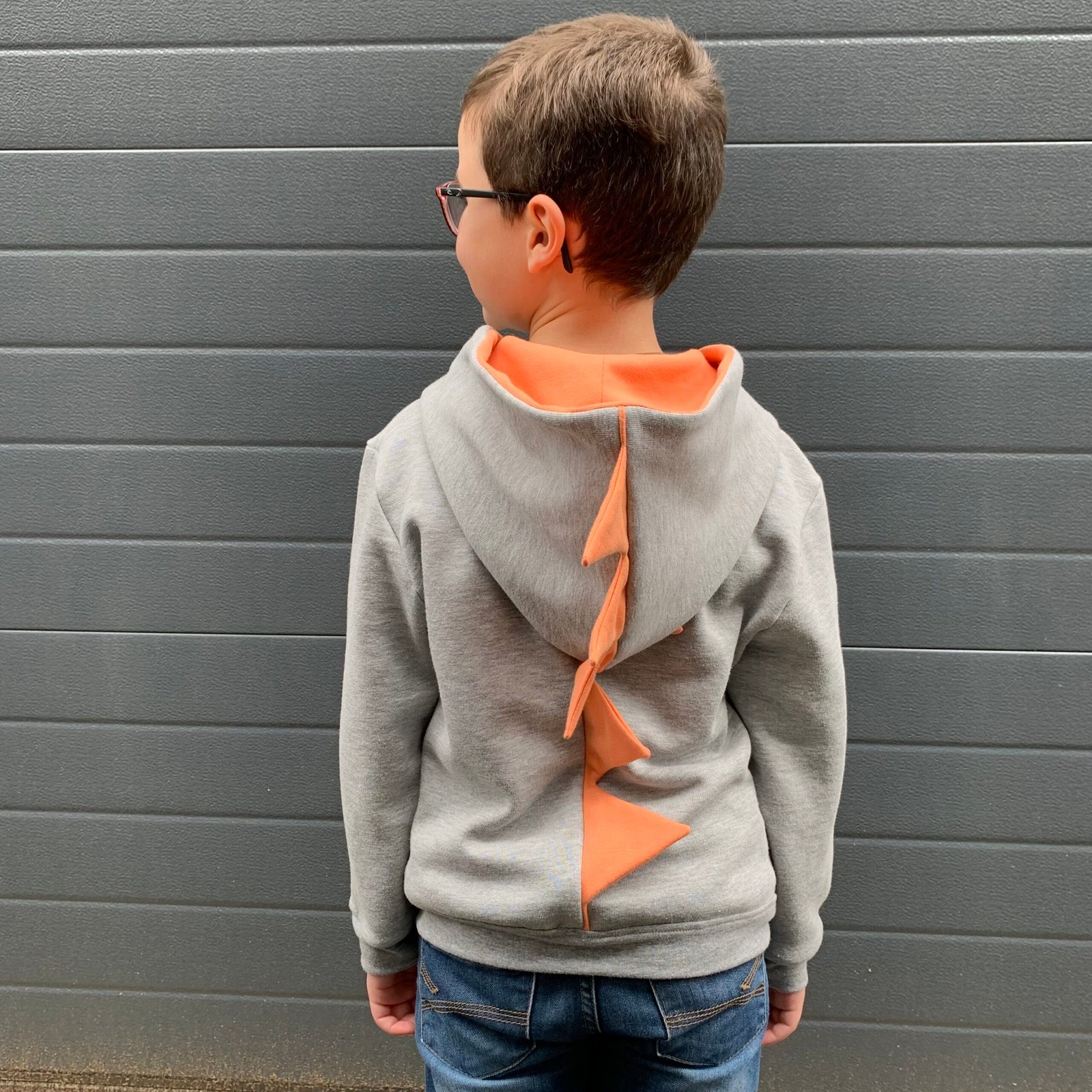 Patron de couture sweat zippé Dino - capuche doublée confort enfant
