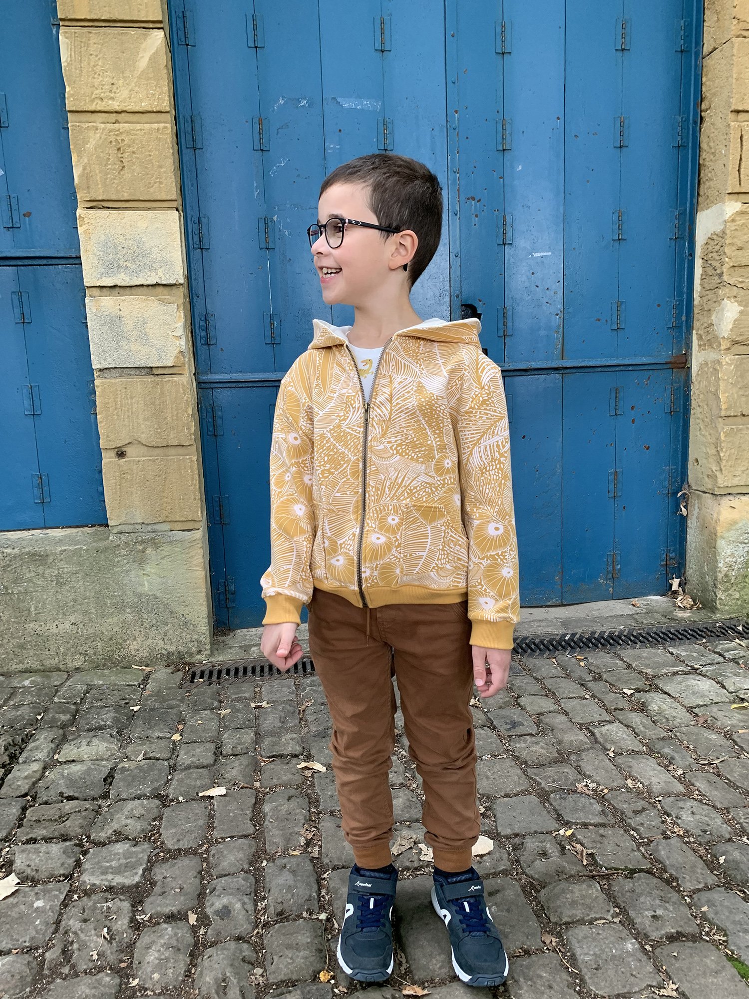 Patron de couture sweat zippé Dino - surpiqûres le long de la fermeture éclair