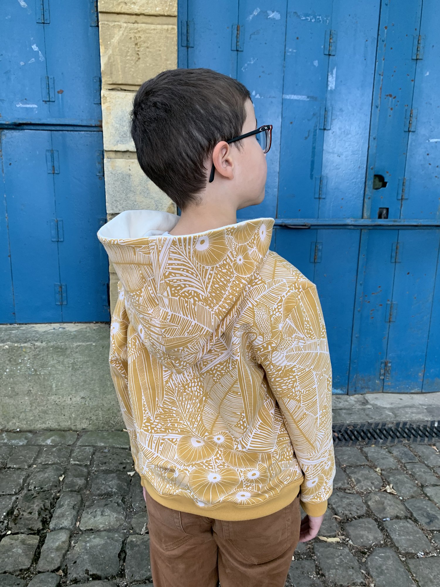 Patron de couture sweat zippé Dino - version dino jersey orangé